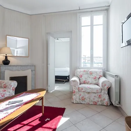 Central: Quiet Three-bedroom Near Palais * Cannes