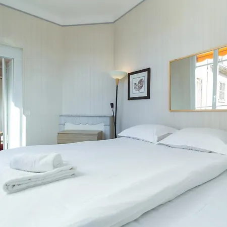 Apartment Central: Quiet Three-bedroom Near Palais *