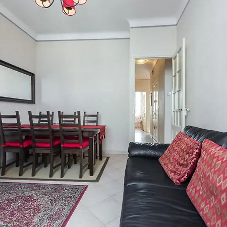 Apartment Central: Quiet Three-bedroom Near Palais
